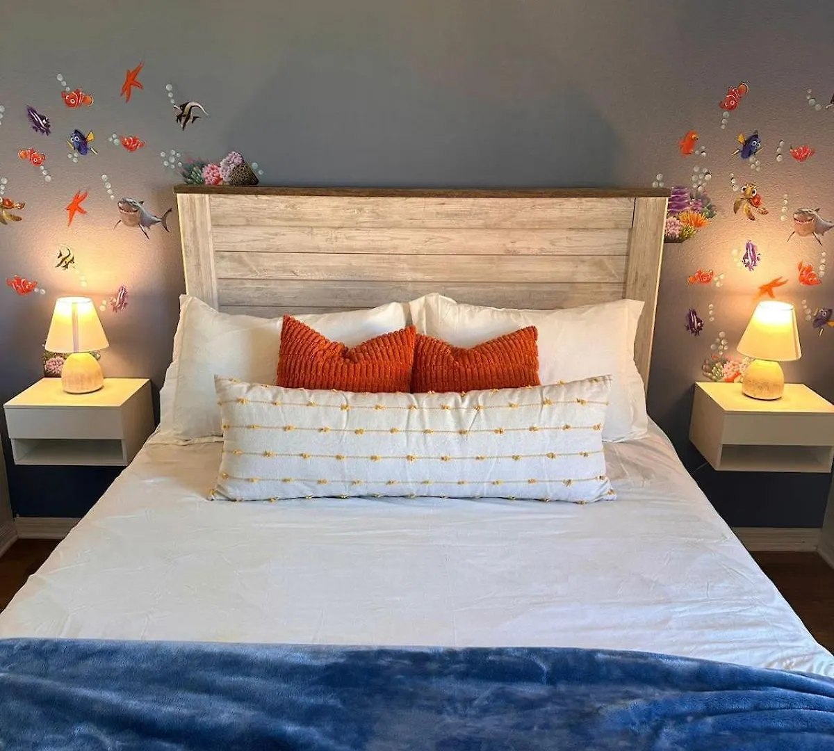 Sun Drenched & Spacious Retreat Mins To Disney Davenport