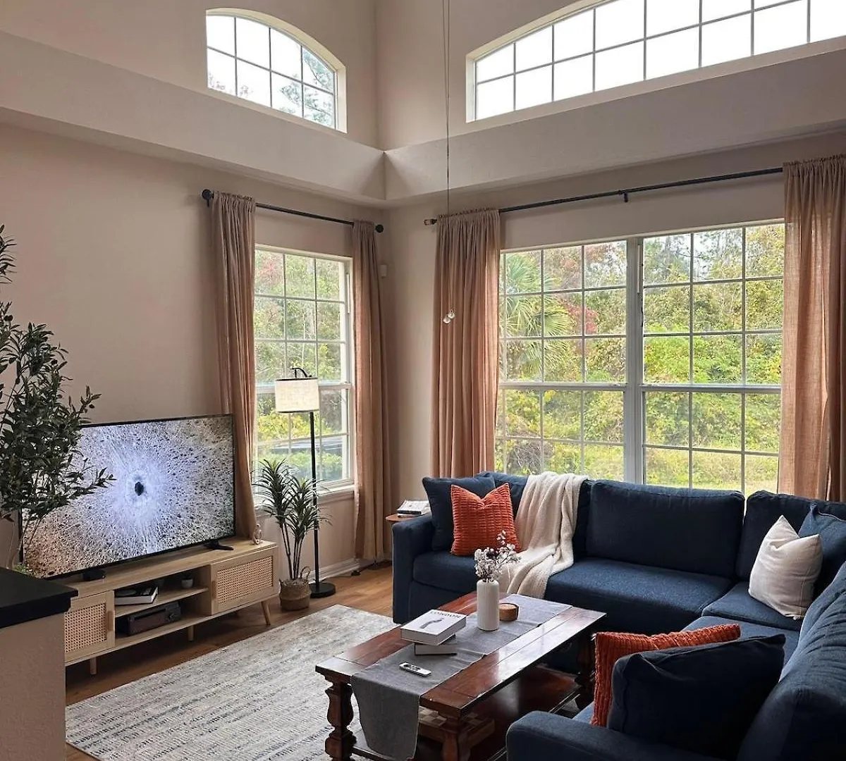 Sun Drenched & Spacious Retreat Mins To Disney Davenport