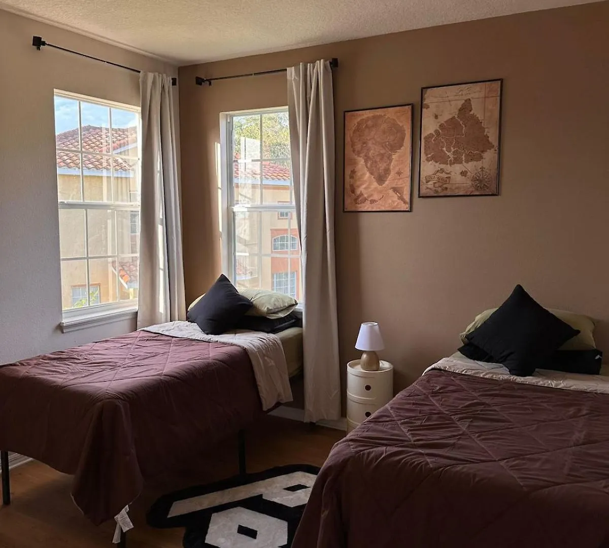 Holiday home Sun Drenched & Spacious Retreat Mins To Disney Davenport