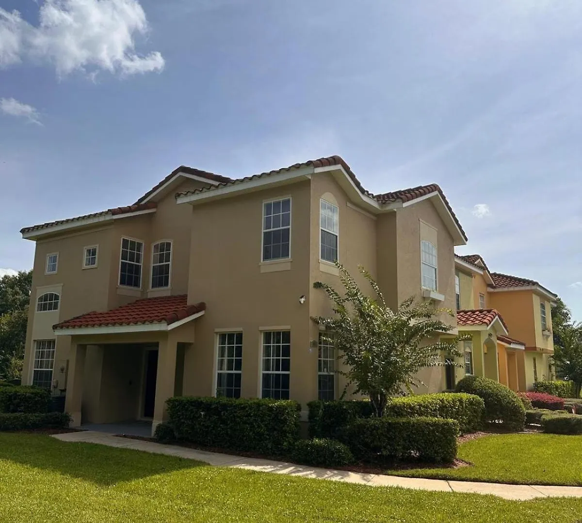 Sun Drenched & Spacious Retreat Mins To Disney Davenport 0*,  United States